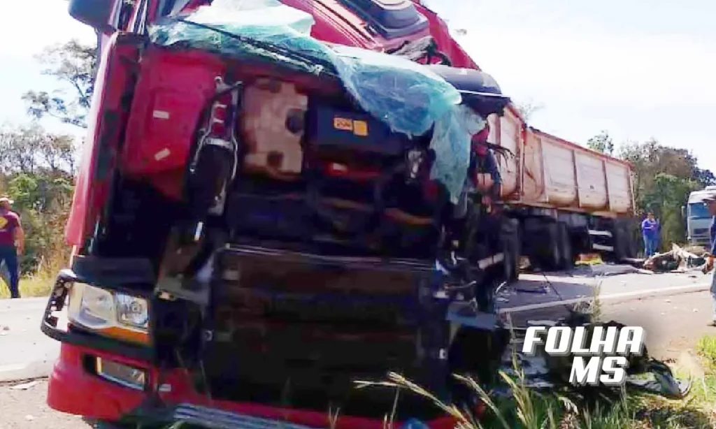 Colisão entre caminhões na BR-262 deixa dois mortos e interdita rodovia 3 acidente ribas cg3 BR-262