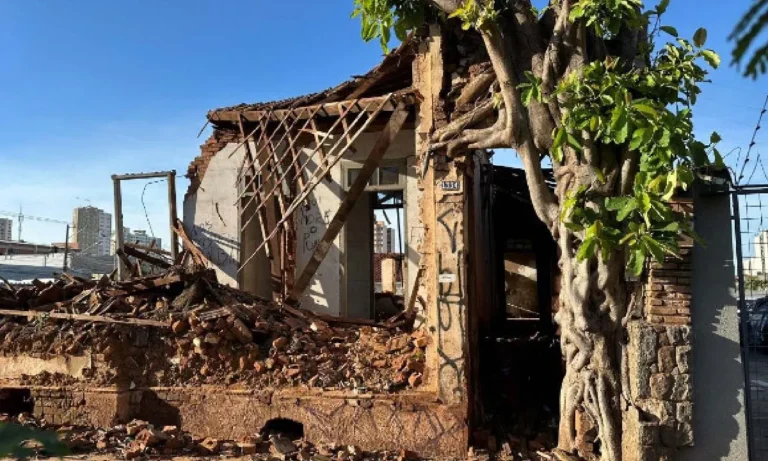 MPMS exige reconstrução do casarão histórico Vivenda de Ignácio Gomes, demolido após anos de abandono.