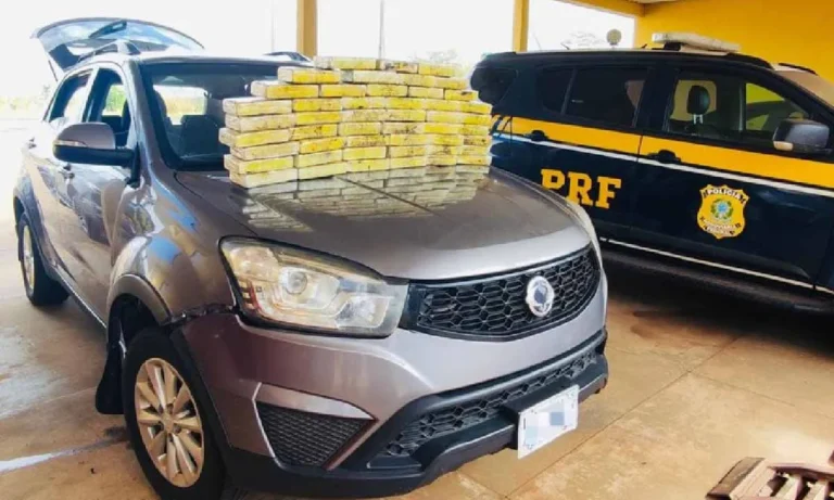 PRF apreende 50 kg de cocaína escondidos em painel de carro na BR-267, em Bataguassu; motorista boliviano é preso.