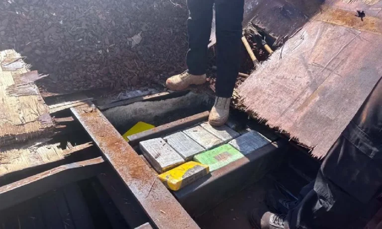 PF prende homem com 140 kg de drogas em caminhão interceptado no interior de MS durante fiscalização.