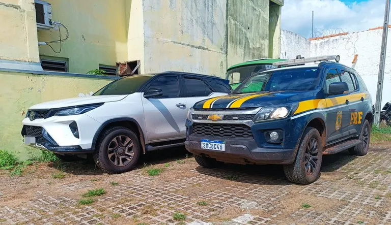 Hilux furtada em SP é recuperada em Miranda; condutor disse que entregaria veículo em Corumbá.