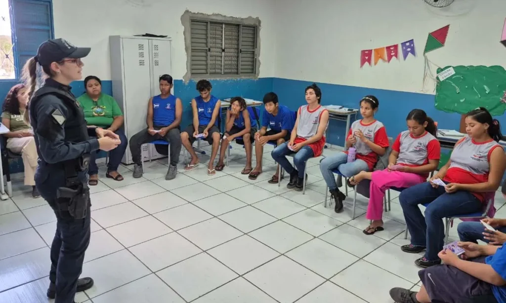 Polícia Militar leva ações do Agosto Lilás a escola rural em Ladário 2 palestra agosto lilas2 Agosto Lilás