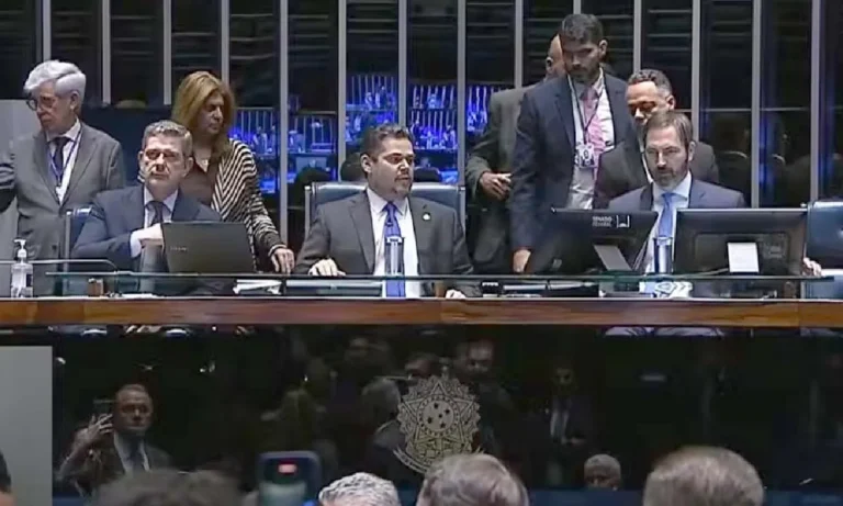 Senado aprova isenção do Imposto de Renda para quem ganha até dois salários mínimos. Medida vale a partir de maio de 2025.