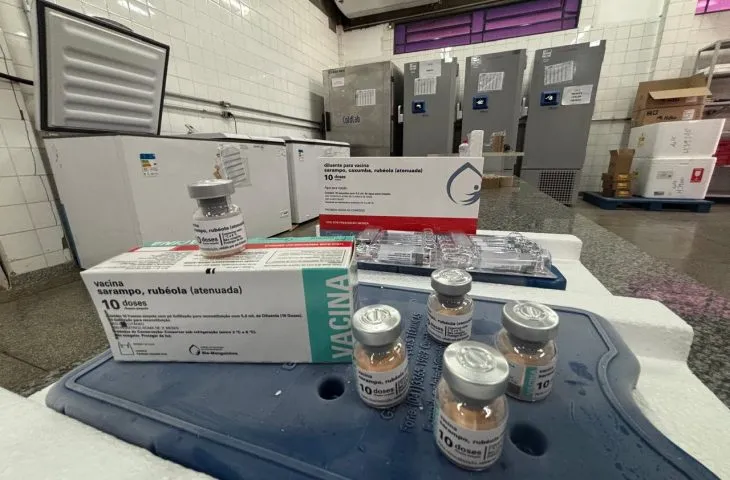 Mato Grosso do Sul inicia campanha emergencial de vacinação contra o sarampo após aumento de casos em países vizinhos. Ação vai até 31 de agosto e envolve todos os municípios.