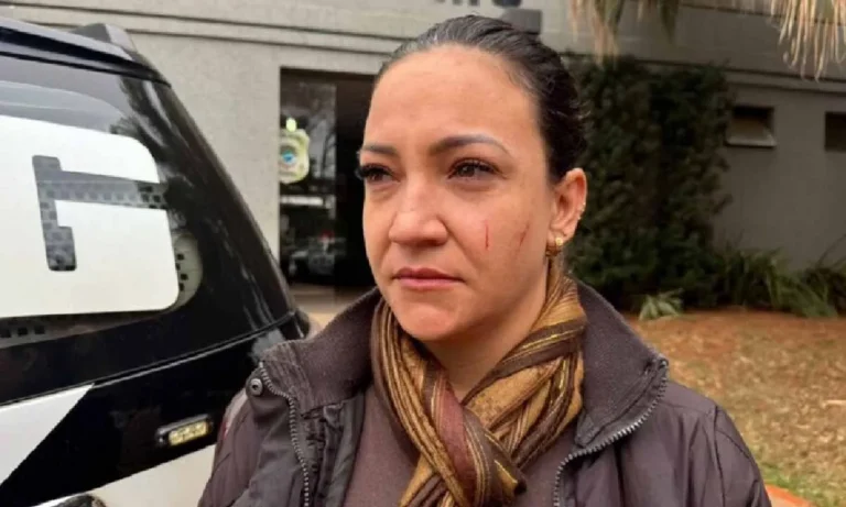 Vereadora Gabriela Delgado é atacada com café quente e agredida em frente à Câmara de Nova Andradina; caso foi registrado na delegacia.