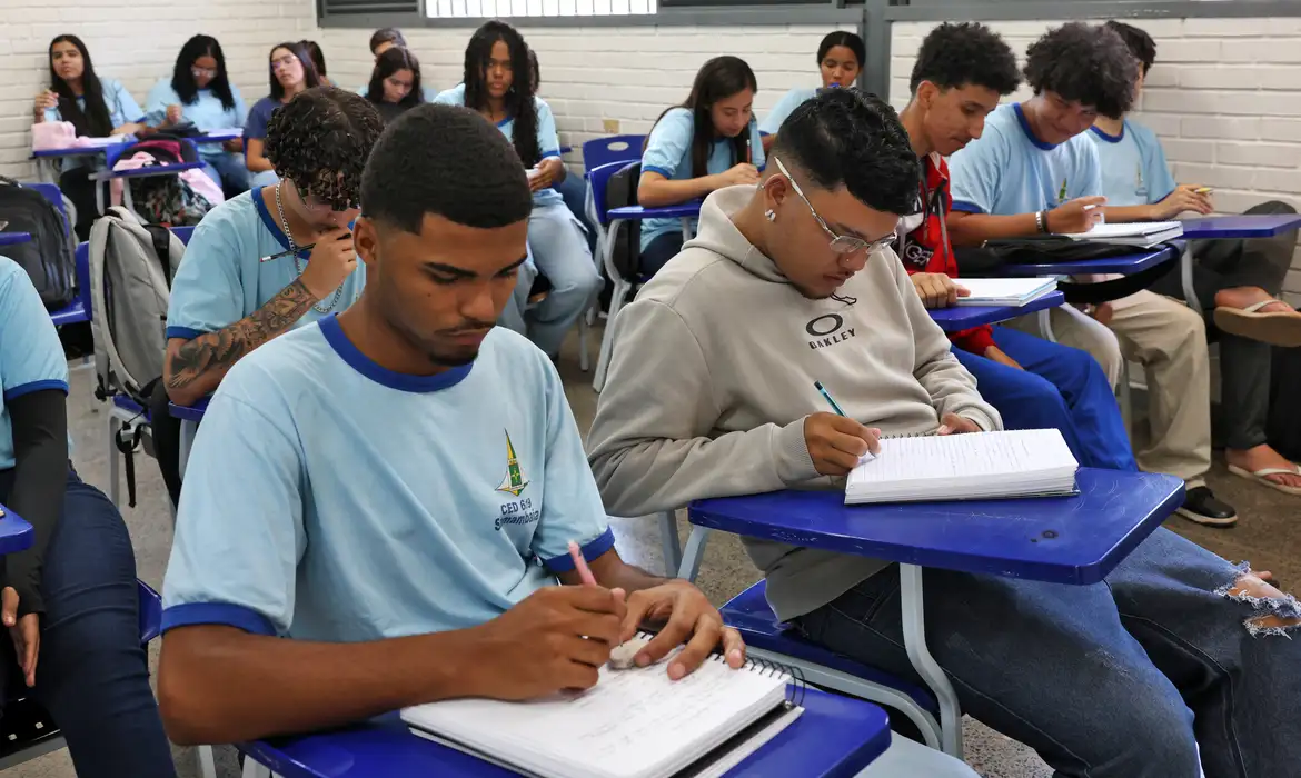 Leia mais sobre o artigo Pé-de-Meia inicia pagamento da 7ª parcela para estudantes do ensino médio
