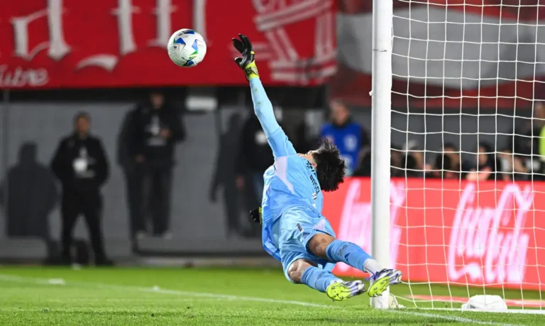 Rossi brilha nos pênaltis e coloca Flamengo nas semifinais da Libertadores