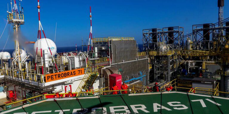 Brasil bate pela 1ª vez marca de 5 milhões de barris de petróleo e gás