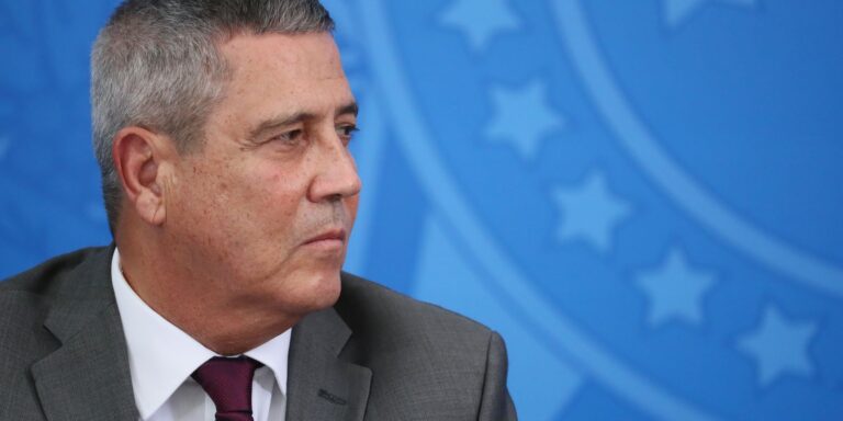 Em parecer ao STF, PGR defende que Braga Netto deve continuar preso