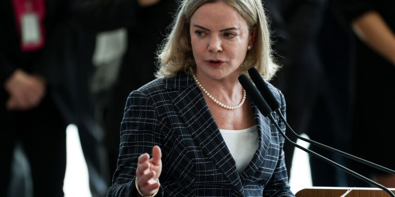 Gleisi critica EUA por fala de uso de “poder militar” contra Brasil