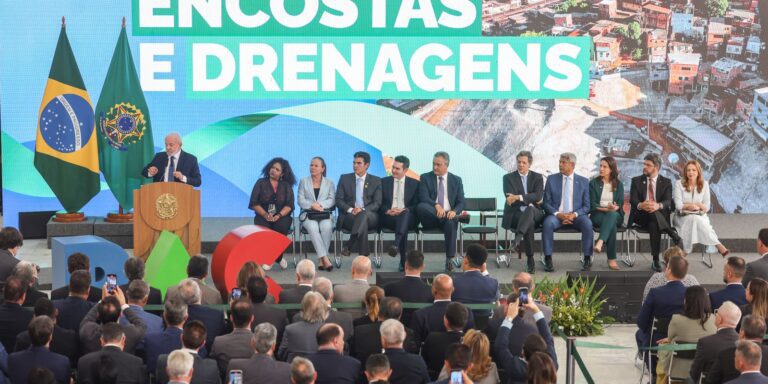 Governo anuncia R$ 11,7 bilhões do Novo PAC para drenagem e encostas