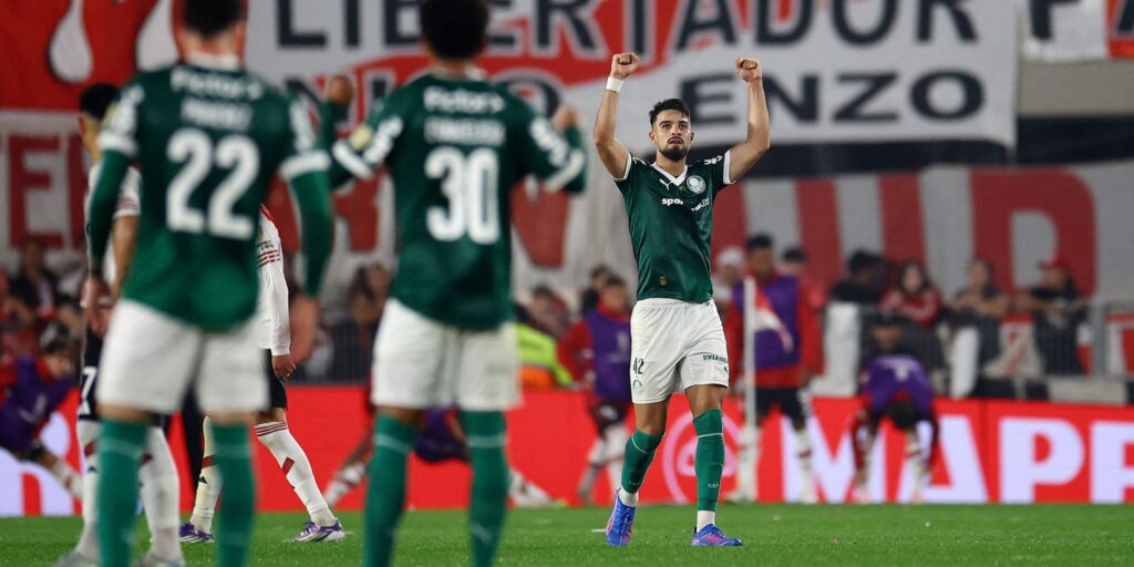 Palmeiras supera pressao e derrota River no Monumental de Nunez