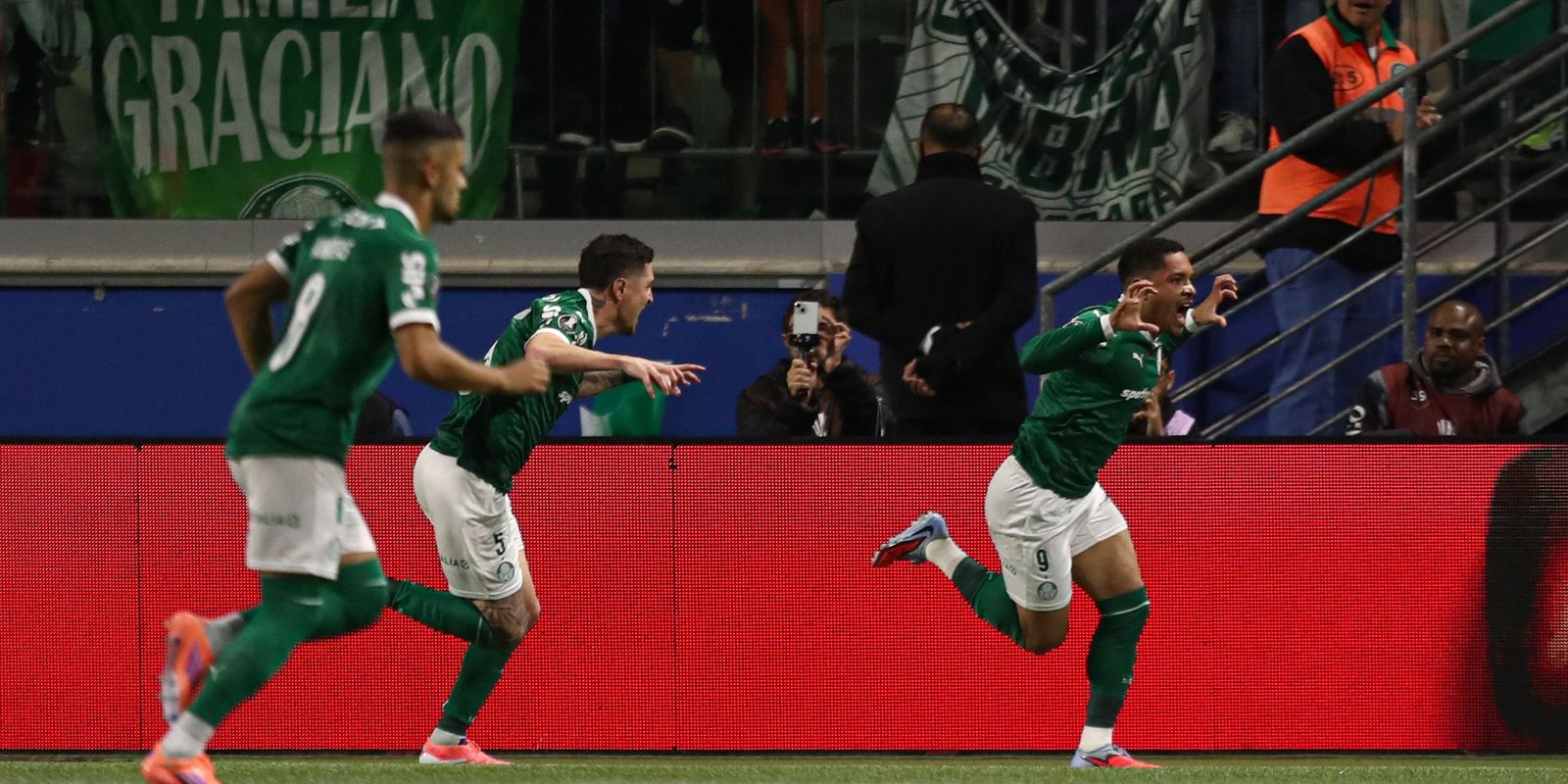 Palmeiras volta a derrotar o River e chega a semifinal