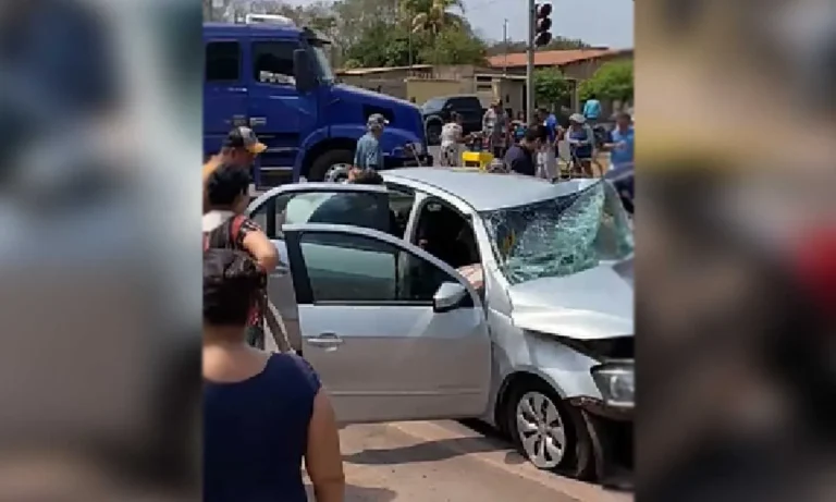 Colisão entre carro e carreta na BR-262, em Corumbá, deixa mulher ferida com fratura e corte profundo.