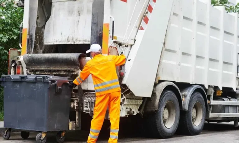 Garis denunciam disparos e ameaças durante coleta de lixo no bairro Santa Terezinha, em Três Lagoas. Polícia investiga o caso.