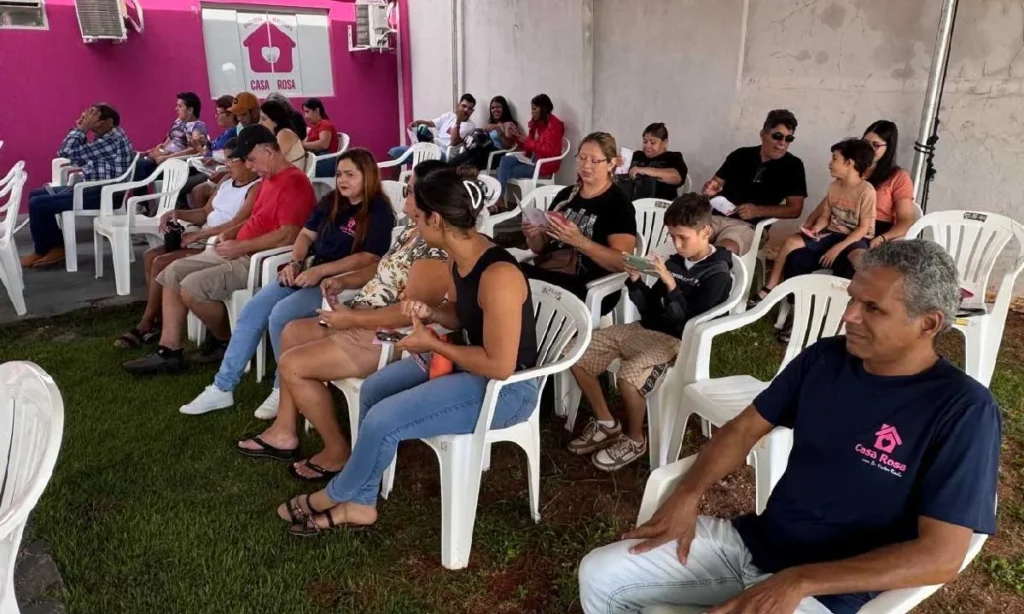 Prefeitura reforça parceria com Casa Rosa e reconhece trabalho do Dr. Victor Rocha em Campo Grande 2 Prefeitura reconhece a Casa Rosa como referência em prevenção e diagnóstico, projeto criado pelo médico voluntário Dr. Victor Rocha.