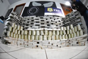 Leia mais sobre o artigo Operação da Denar e PRF apreende 322 kg de cocaína na fronteira com o Paraguai