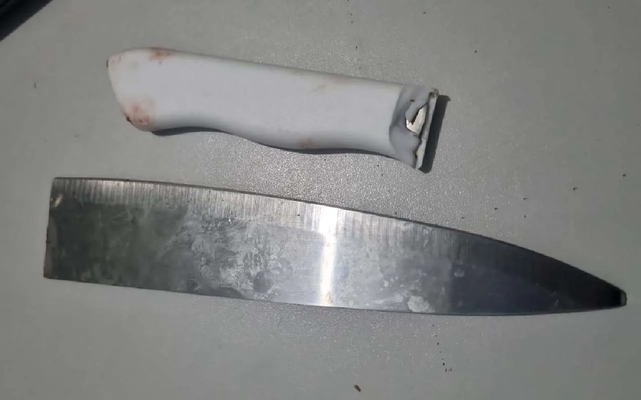 Homem de 31 anos é preso por violência doméstica em Corumbá após agredir esposa e quebrar fogão com faca.