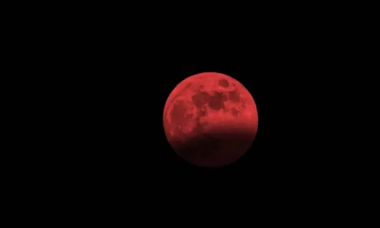 Eclipse lunar total de setembro de 2025 terá lua de sangue visível parcialmente no Brasil e transmissão online.