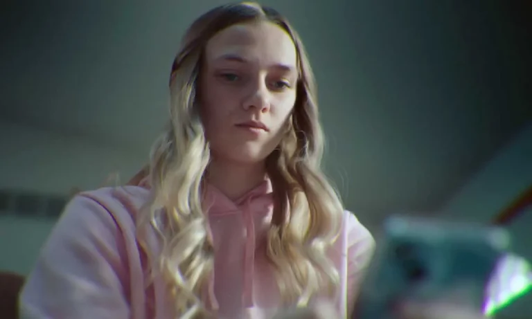 Netflix lança “Número Desconhecido: Catfishing na Escola”, documentário de crime real sobre assédio digital e investigação do FBI.