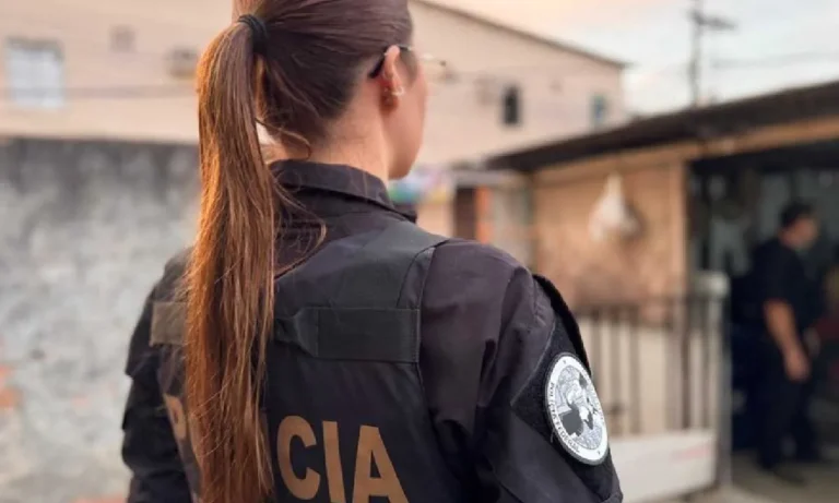 Polícia Federal prende suspeito em Corumbá durante operação contra abuso sexual infantojuvenil na internet.