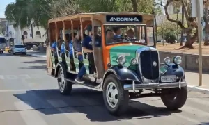 Leia mais sobre o artigo Crianças vivenciam passeio histórico em ônibus clássicos da Andorinha