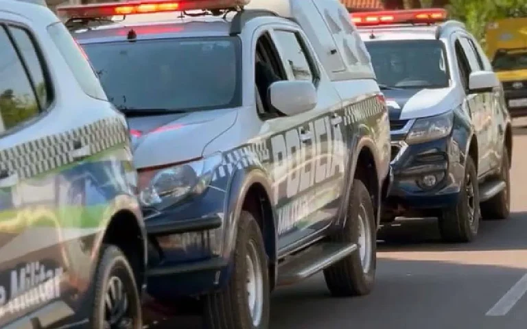 Criança indígena de 10 anos morre ao cair de carreta em movimento na região central de Amambai; polícia investiga o caso.