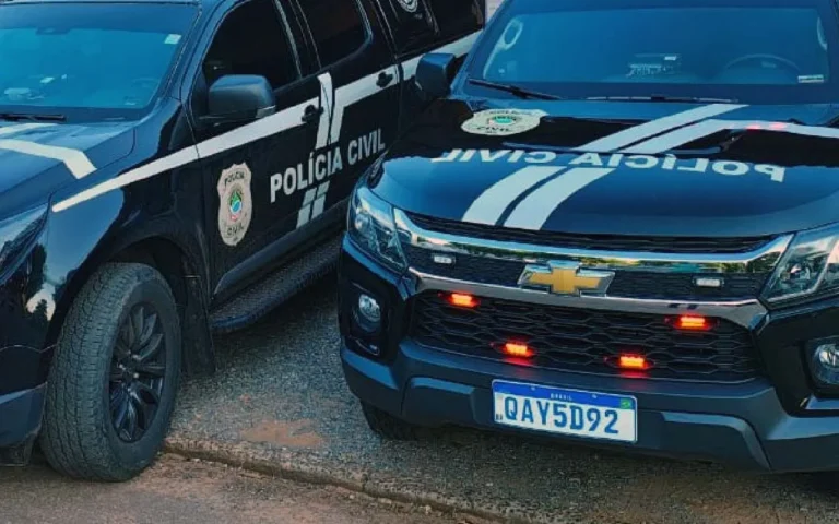 Homem é preso em Jardim acusado de estupro de vulnerável contra a filha adolescente; Polícia Civil apreendeu celulares e pen drives.