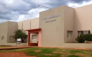 Concursos públicos em Batayporã oferecem salários de até R$ 16,8 mil com vagas em diferentes áreas e níveis.