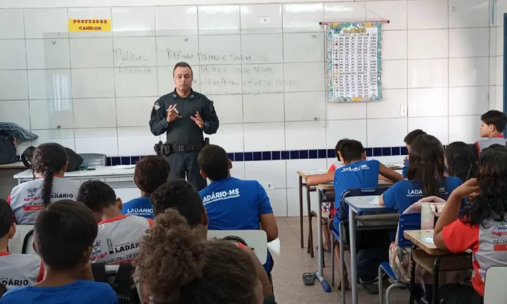 PROERD inicia ciclo em Ladário com alunos do 5º ano das escolas João Baptista e Farol do Norte, com formatura prevista para novembro.