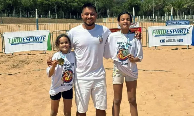 Atletas de projeto social de Corumbá conquistam ouro no Beach Wrestling em Anastácio