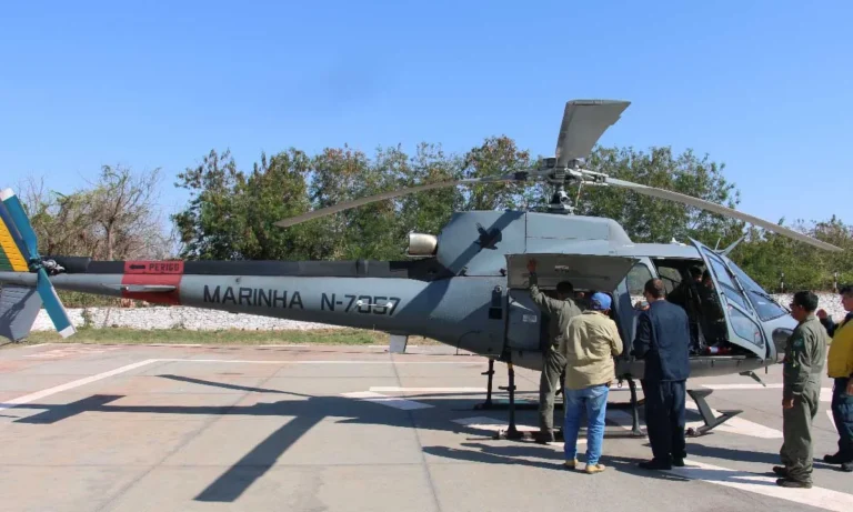 Idoso de 70 anos é resgatado de helicóptero no Pantanal com suspeita de AVC e levado para hospital em Corumbá.