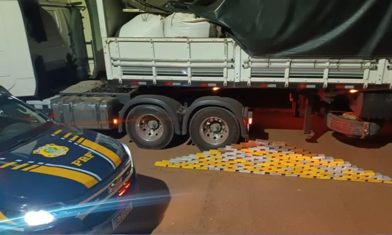 PRF apreende 140 kg de cocaína em fundo falso de carreta na BR-262, em Miranda (MS); motorista foi preso.