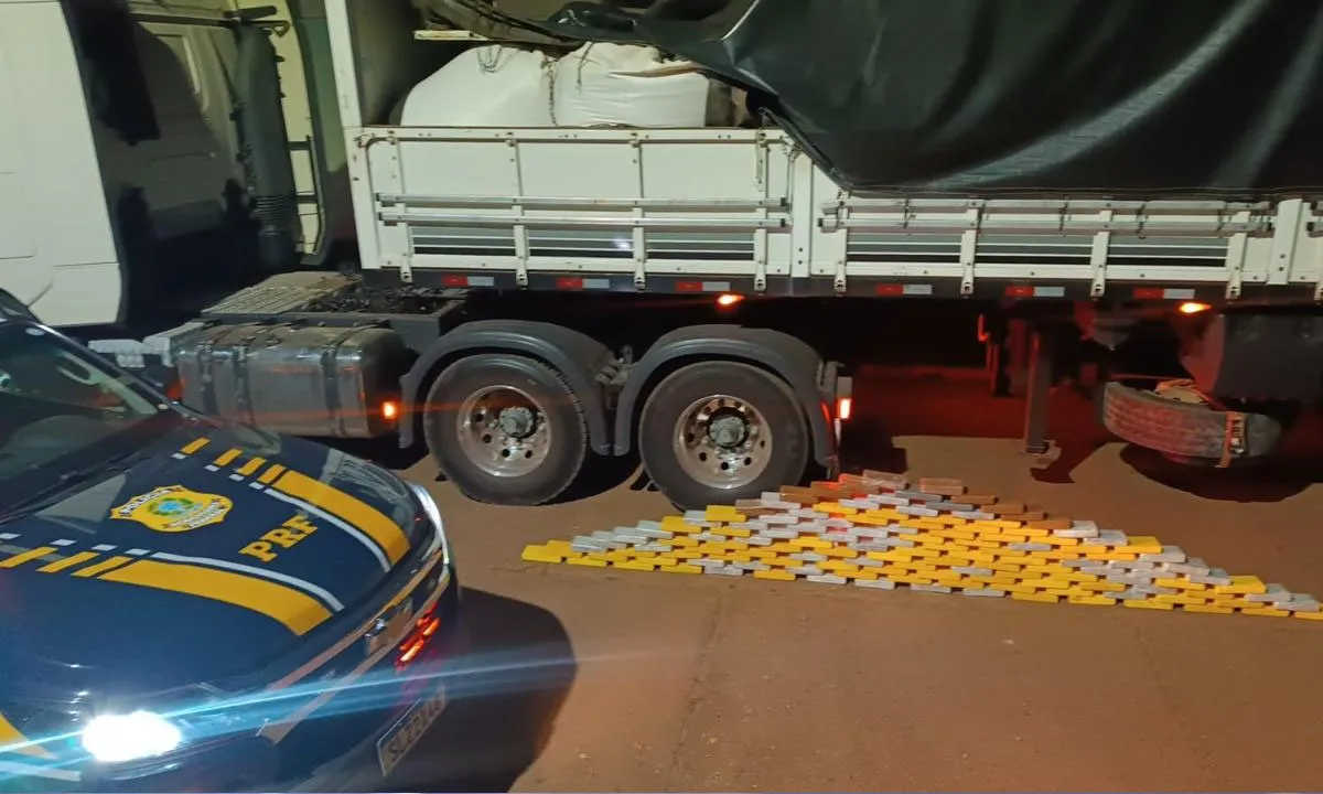 Folha MS - Notícias de Corumbá, Ladário e todo Estado de Mato Grosso do Sul 6 PRF apreende 140 kg de cocaína em fundo falso de carreta na BR-262, em Miranda (MS); motorista foi preso.