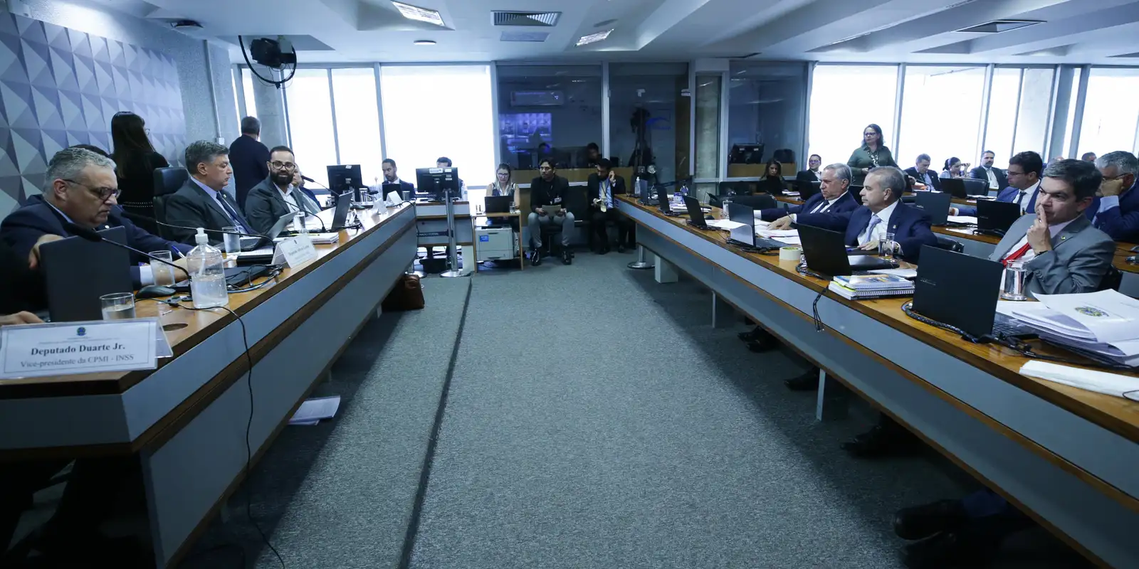 INSS em Foco: Ex-dirigentes na CPMI Revelam Esquemas de Bilhões em Descontos!