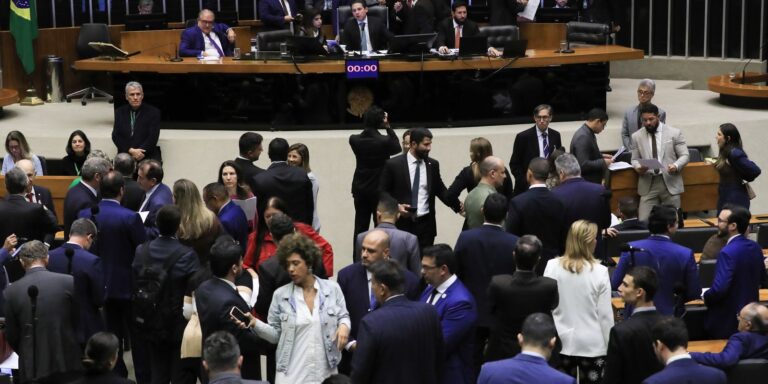 Câmara aumenta penas para crimes como extorsão e escudo humano
