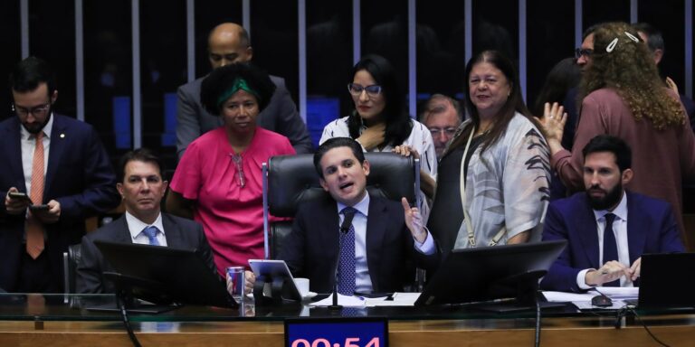 Câmara dos Deputados aprova licença menstrual de até 2 dias