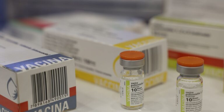 Vacina nacional contra covid deve chegar ao SUS no 1º semestre de 2026