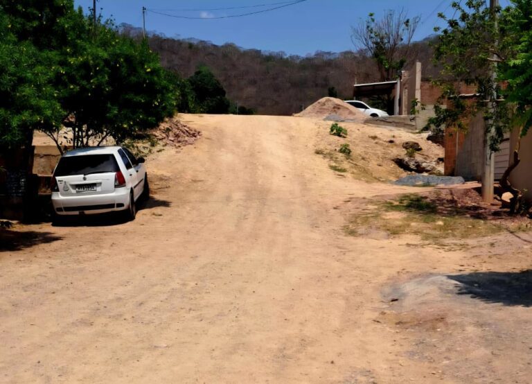 Vereadora solicita pavimentação de vias em três bairros de Corumbá