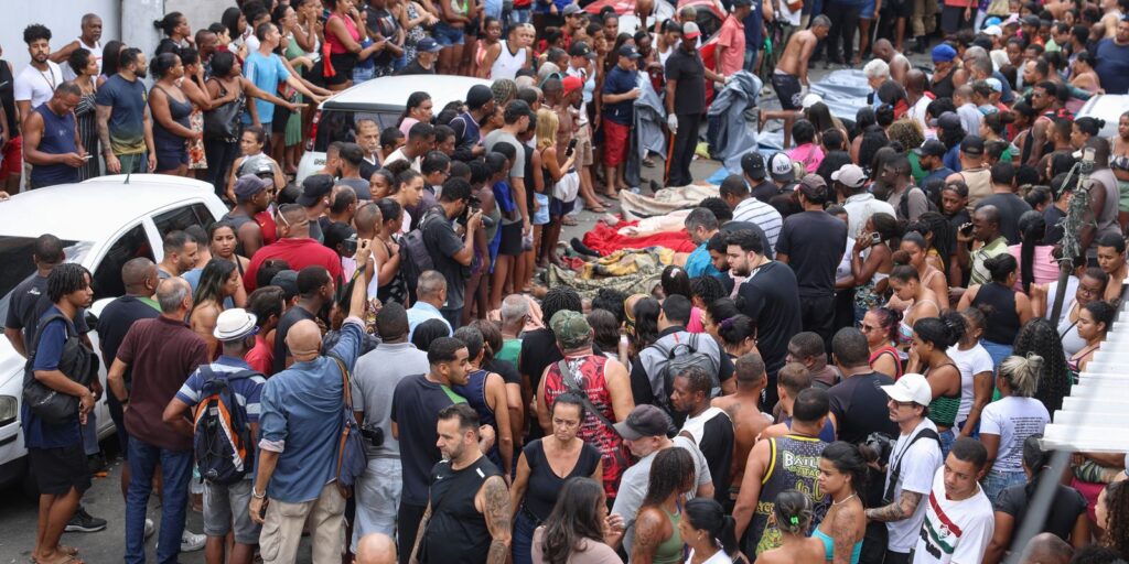 Operação Contenção: apenas 17 mortos não tinham histórico criminal, diz polícia 2 Deputados da Comissão de Direitos Humanos pedem investigação federal sobre operação contenção no Rio que deixou 121 mortos. Alerj também acionou a PGR por perícia independente.