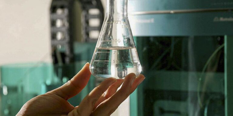 Brasil registra 58 casos confirmados de intoxicação por metanol e 15 mortes