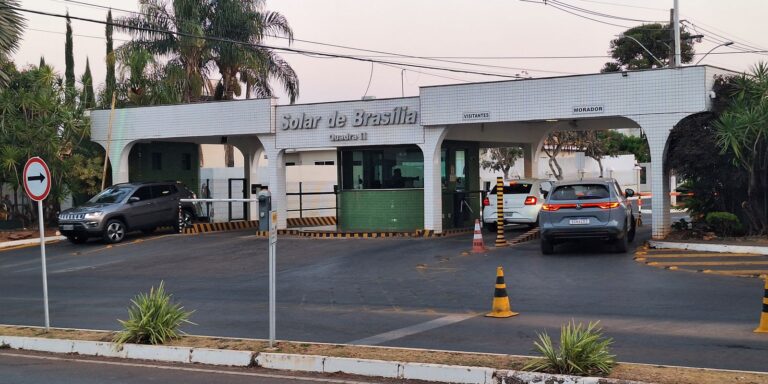 Moraes autoriza Bolsonaro a receber barbeiro em casa