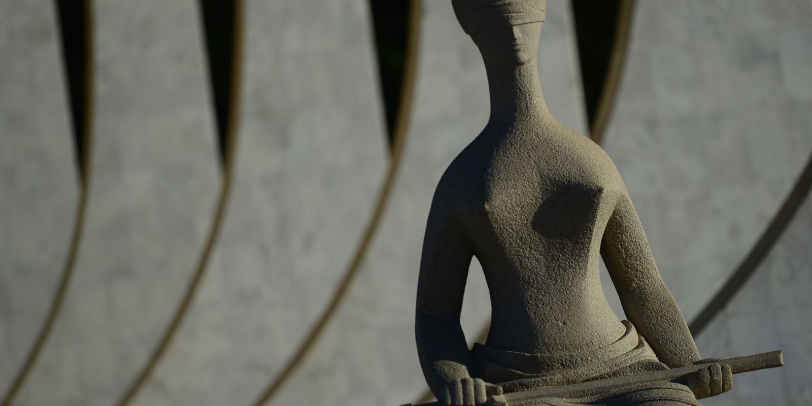 Moraes pede monitoramento diario da tornozeleira de Cid