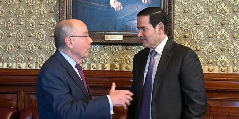 Brasil e EUA articulam reunião entre Lula e Trump após encontro em Washington