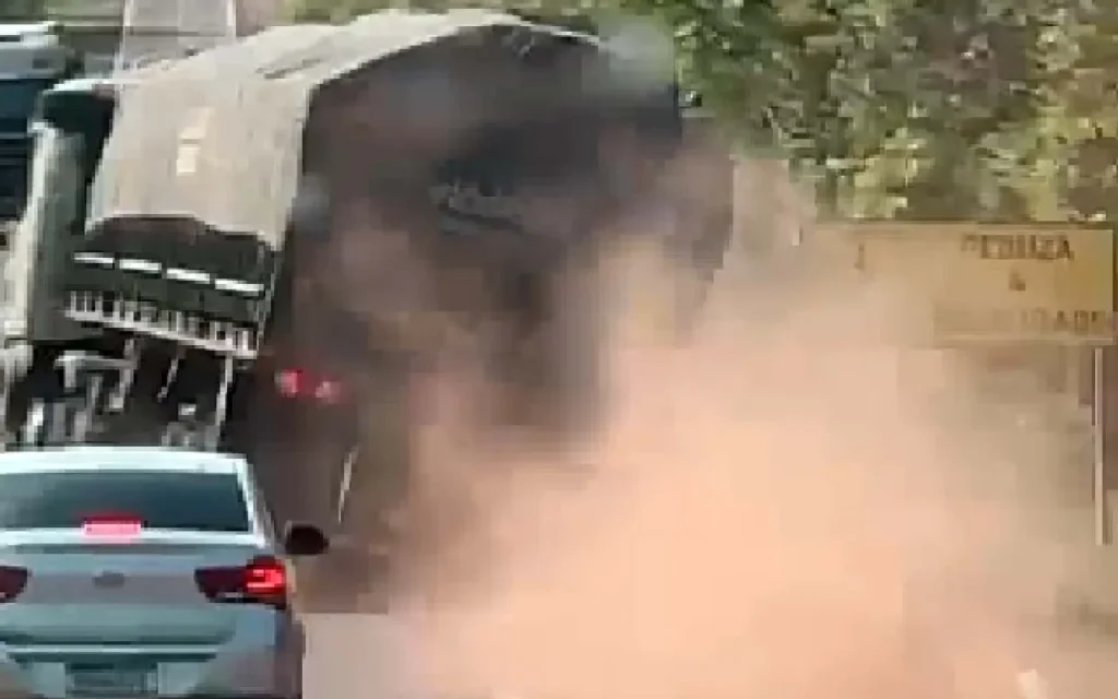 Caminhão tomba após motorista embriagado provocar acidente na BR-262 3 acidente br 2623 acidente na BR-262