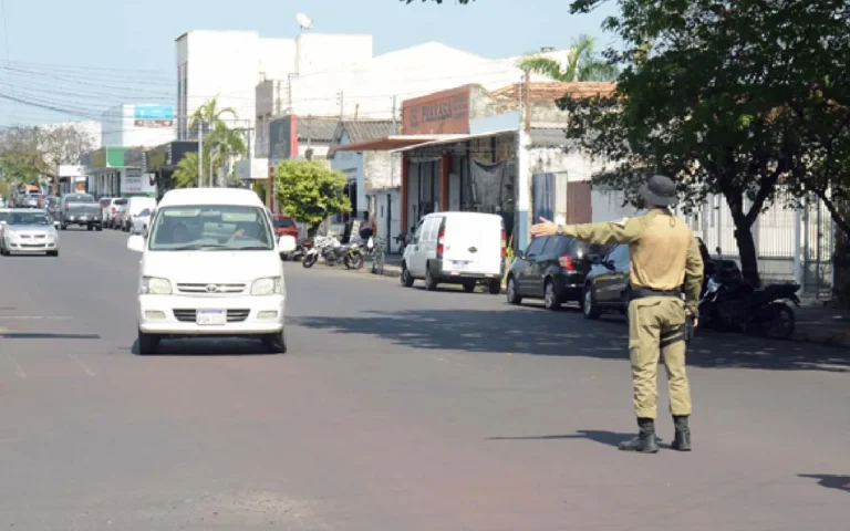 Operação da AGETRAT em Corumbá fiscalizou 230 veículos com apoio do DETRAN-MS e integrou prática do CFAT 2025.