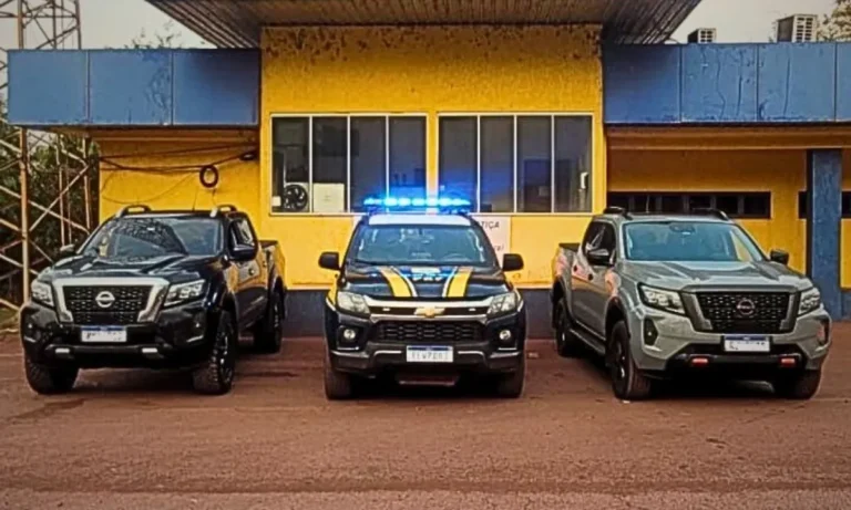 Dois homens foram presos em Corumbá ao transportar caminhonetes roubadas em São Paulo. Veículos foram apreendidos pela PRF na BR-262.