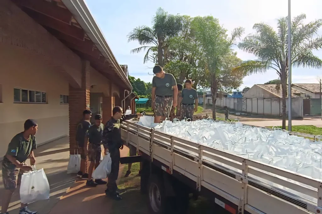Folha MS - Notícias de Corumbá, Ladário e todo Estado de Mato Grosso do Sul 15 Polícia Militar Ambiental realiza Eco Troca em Corumbá neste sábado (18), com troca de recicláveis por alimentos.