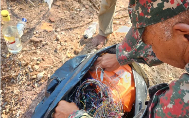 PMA em Corumbá prende homem acusado de furtar fios de cobre após denúncia anônima; suspeito já tinha passagens pela polícia.