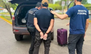 Receita Federal apreende 3 kg de cocaína em mala com fundo falso na rodoviária de Corumbá 6 Leia mais sobre o artigo Receita Federal apreende 3 kg de cocaína em mala com fundo falso na rodoviária de Corumbá